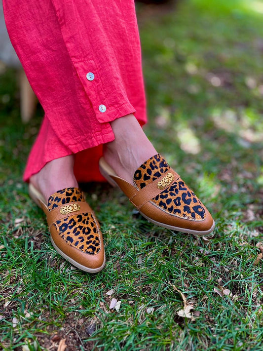 Puntilla Estefi cuero camel c/pelo print y hebilla