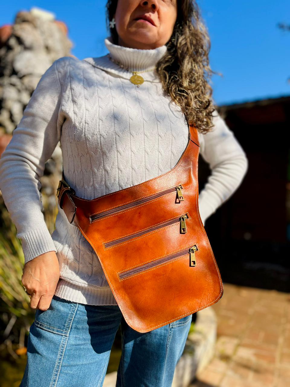 Bandolera varios cierres cuero cafe