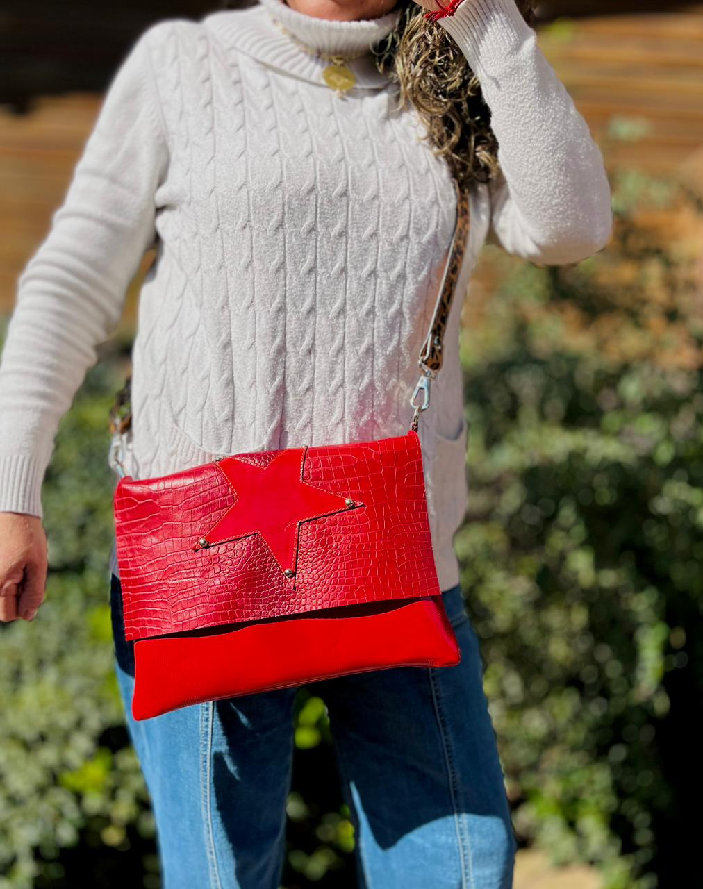 Bandolera cuero rojo richiato c/croco y estrella