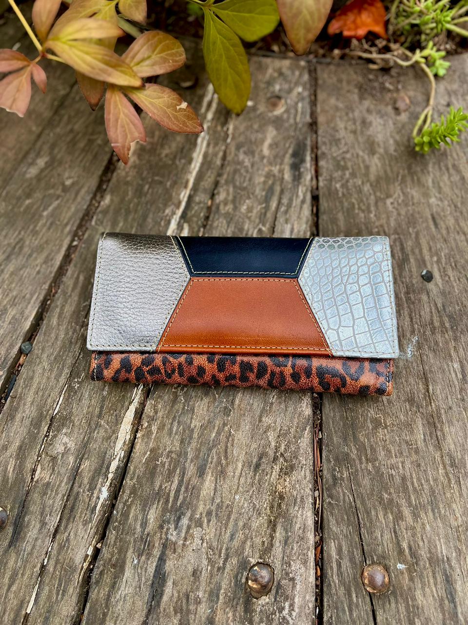 Billetera mujer cuero print, plata, camel